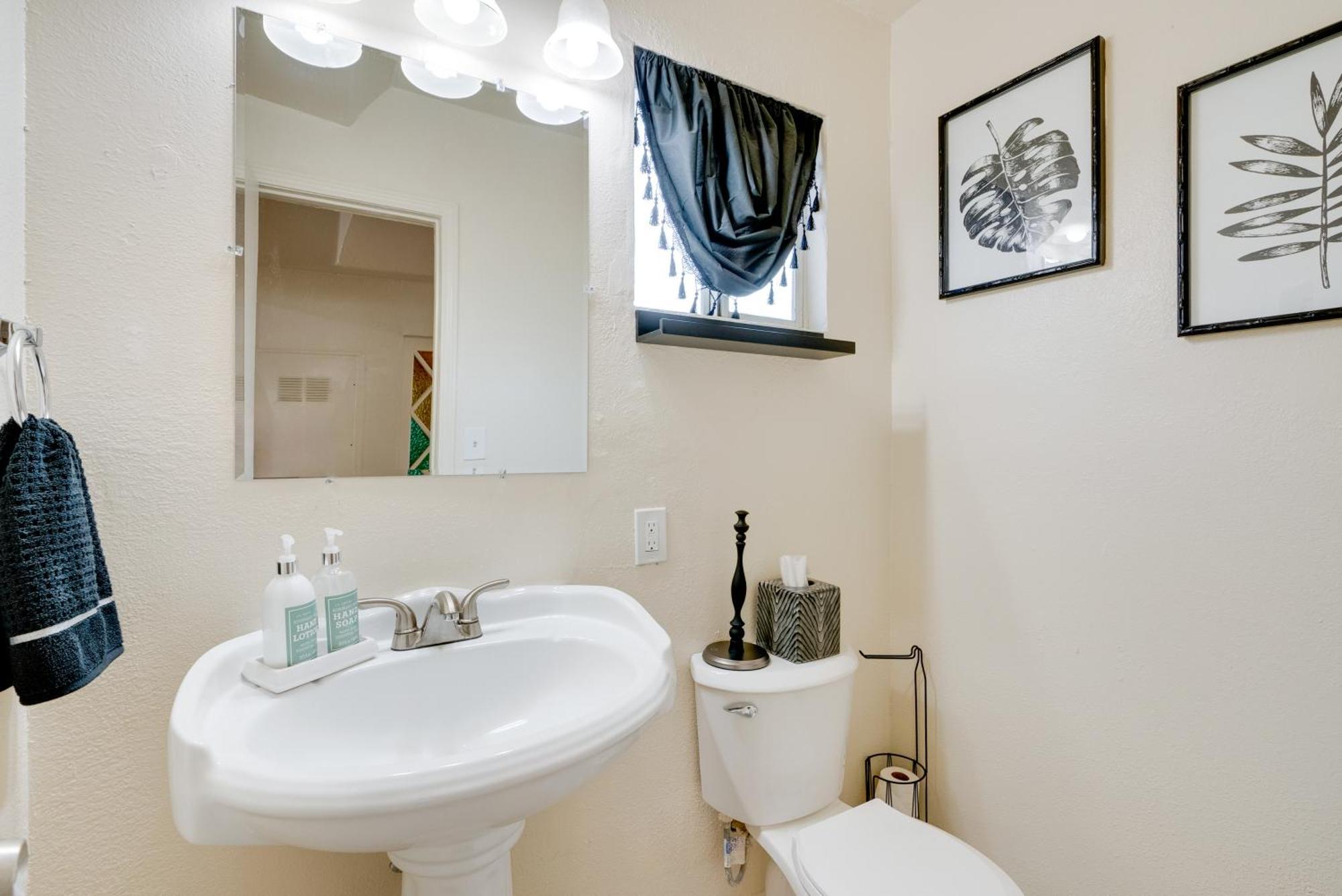 Breezy Fresno Home - Near Airport And Downtown Exterior foto